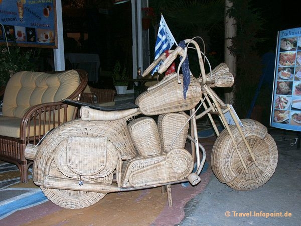 Motorrad aus Korb in Limenaria, Thassos