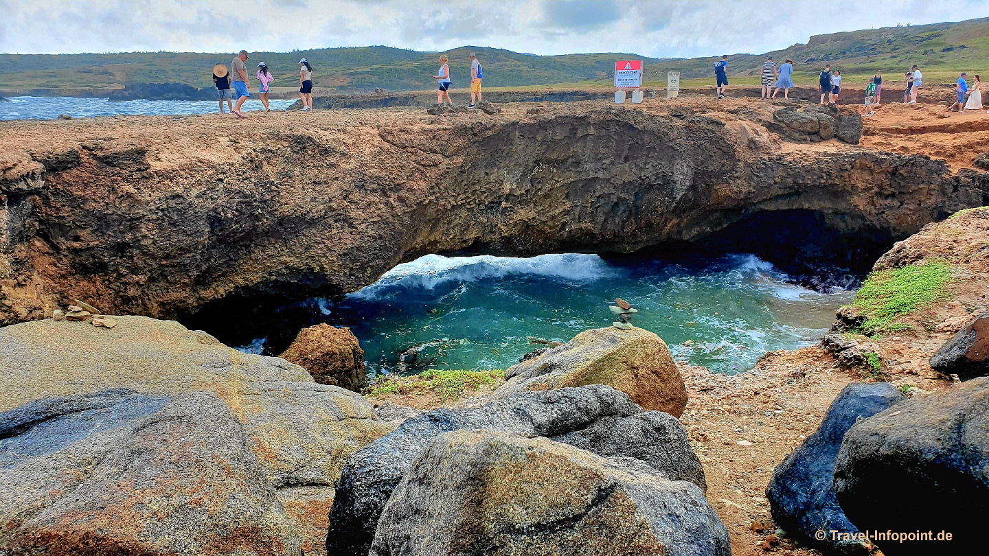 Aruba: Natural Bridge